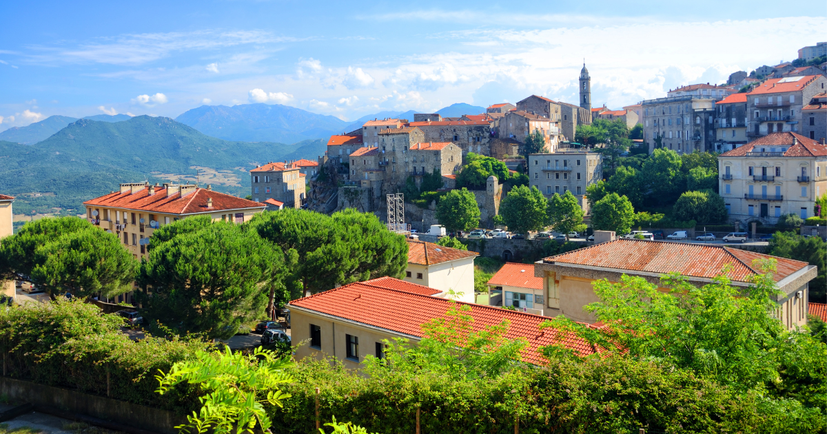 Sartène, la plus corse des villes corses, vue sur les toits de granit